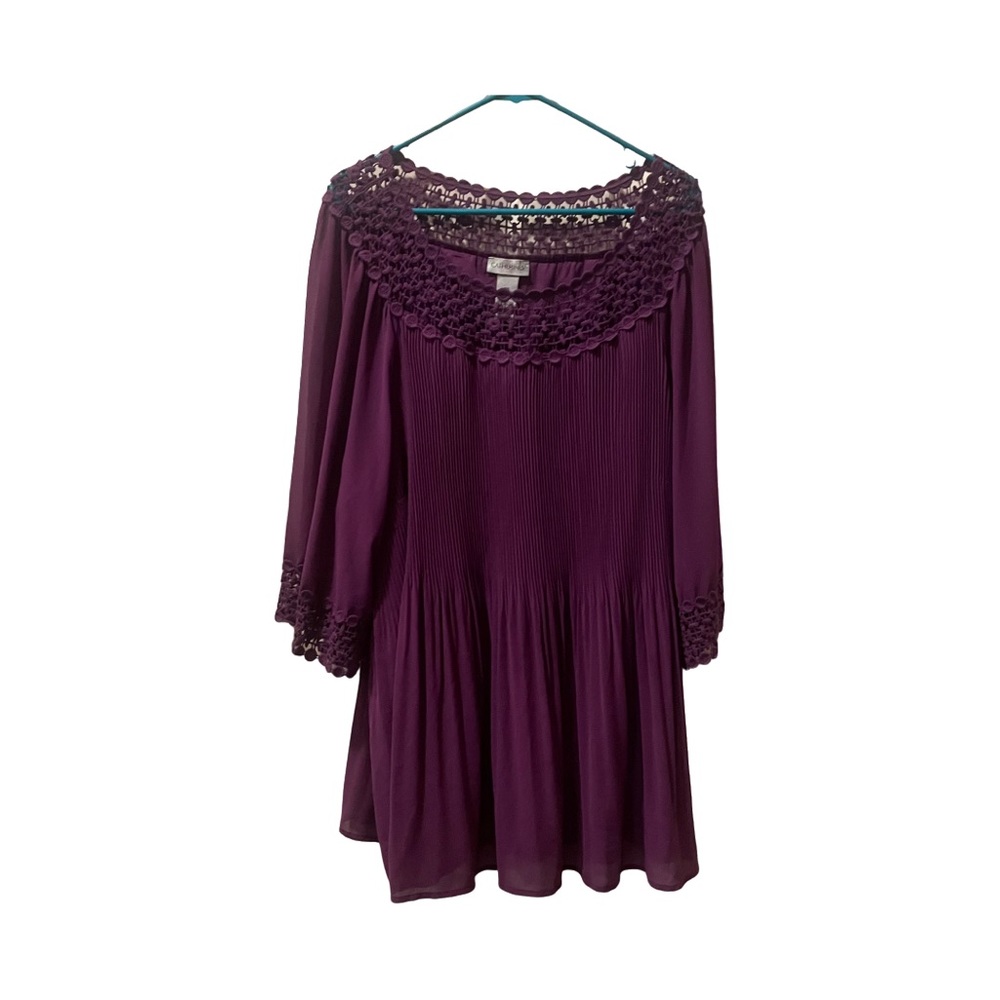 Women’s Plus size 2X 22/24 purple shirt with lace neckline and 3/4 sleeves.